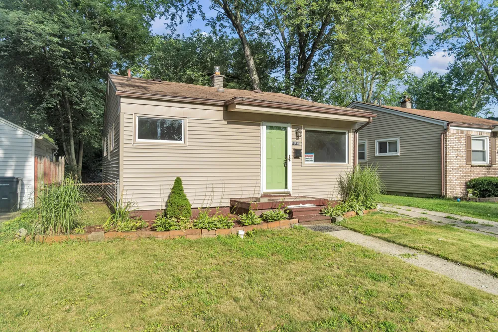 18491 Brady Redford, MI 48240