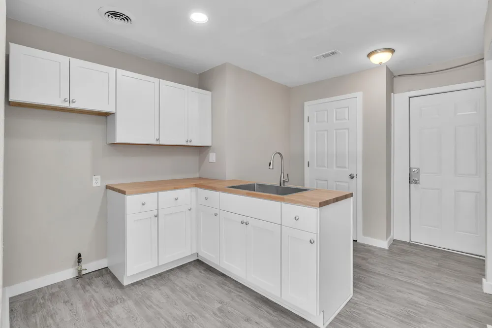 18491 Brady Redford, MI 48240
