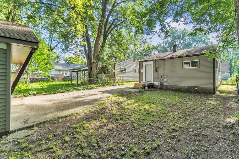 18491 Brady Redford, MI 48240