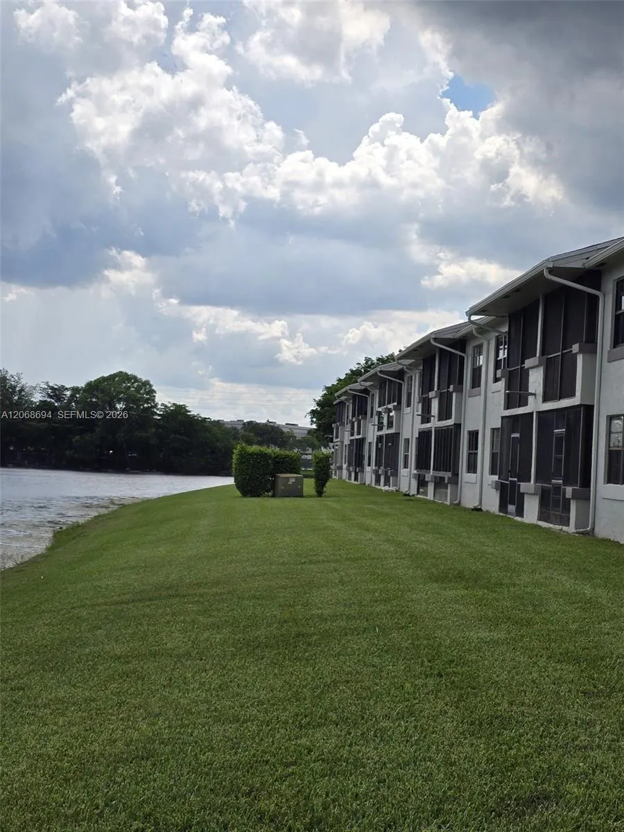 9830 W Mcnab Rd #208 Tamarac, FL 33321