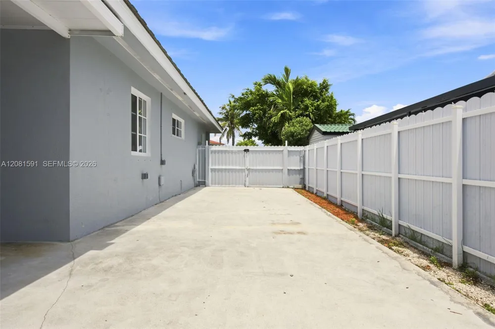 14720 SW 141st Ter Miami, FL 33196