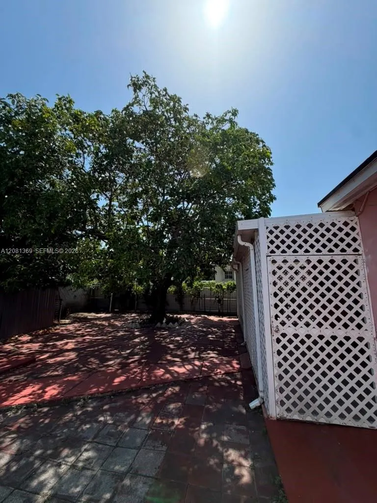 3500 NW 16th Ter Miami, FL 33125
