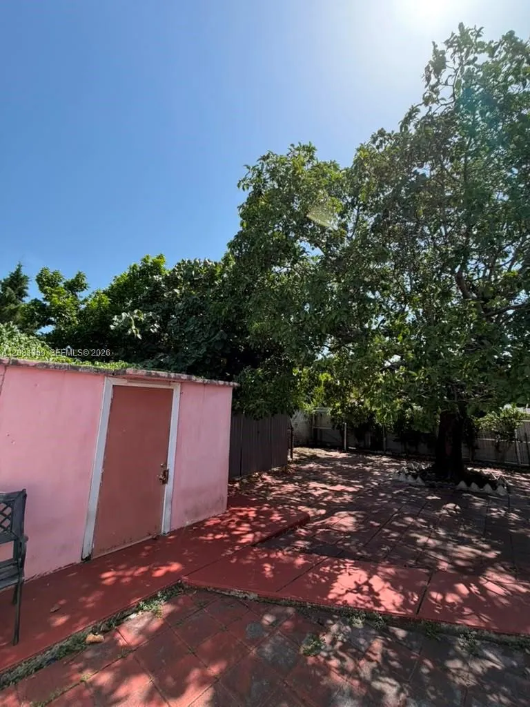 3500 NW 16th Ter Miami, FL 33125