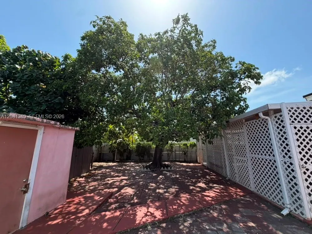 3500 NW 16th Ter Miami, FL 33125