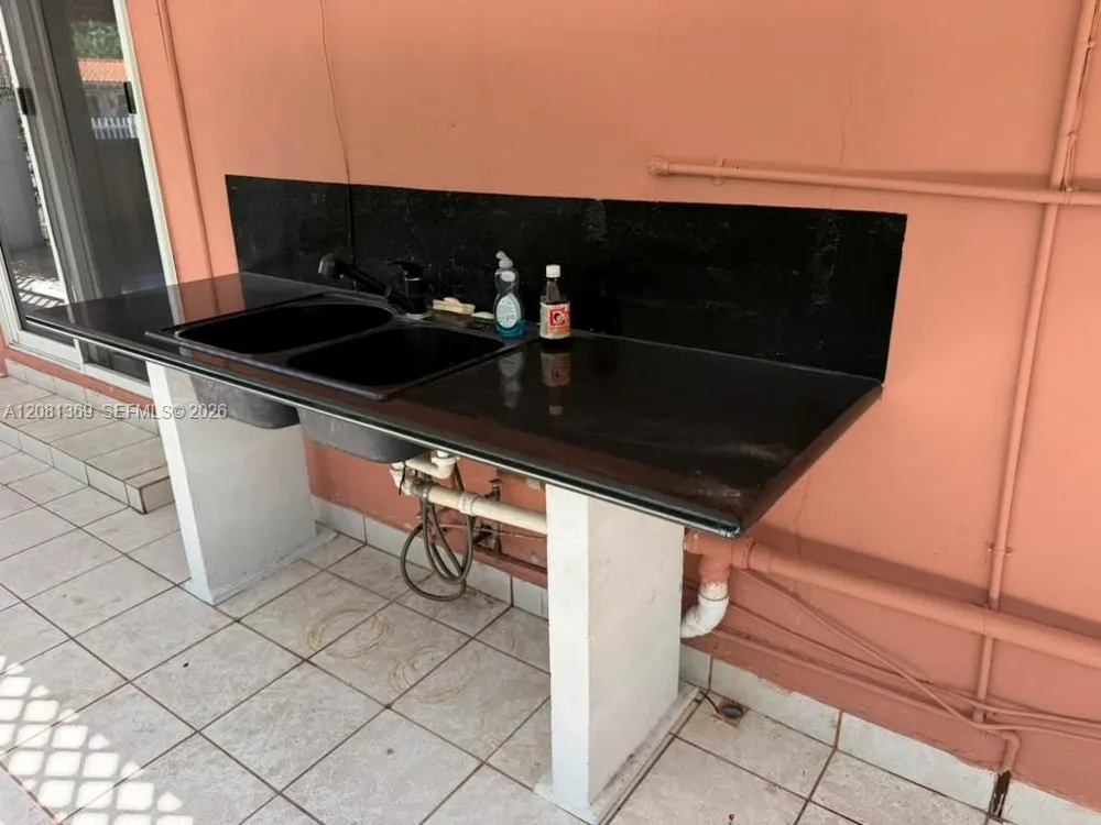 3500 NW 16th Ter Miami, FL 33125