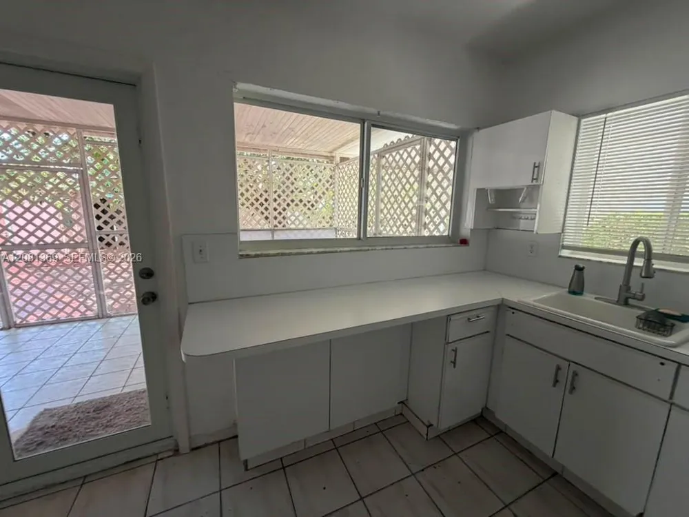 3500 NW 16th Ter Miami, FL 33125