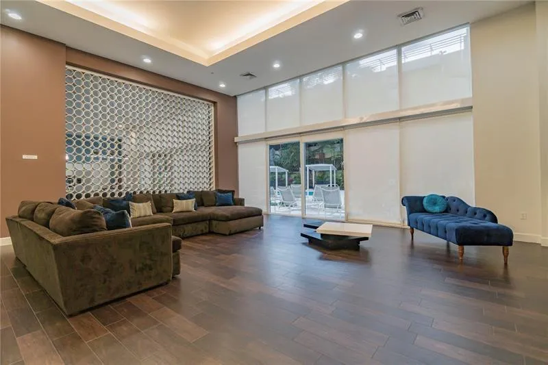 2775 NE 187TH STREET #121 Aventura, FL 33180