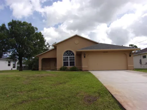 1225 SW Milan Lane