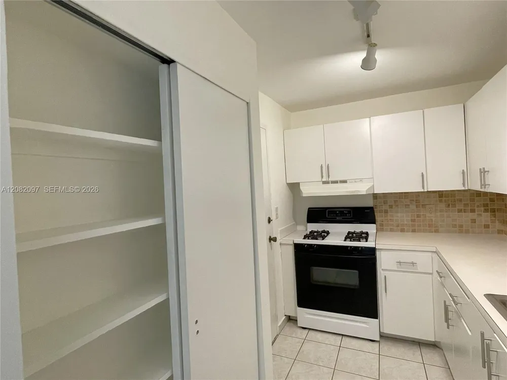 6904 Kendall Dr #F405 Pinecrest, FL 33156