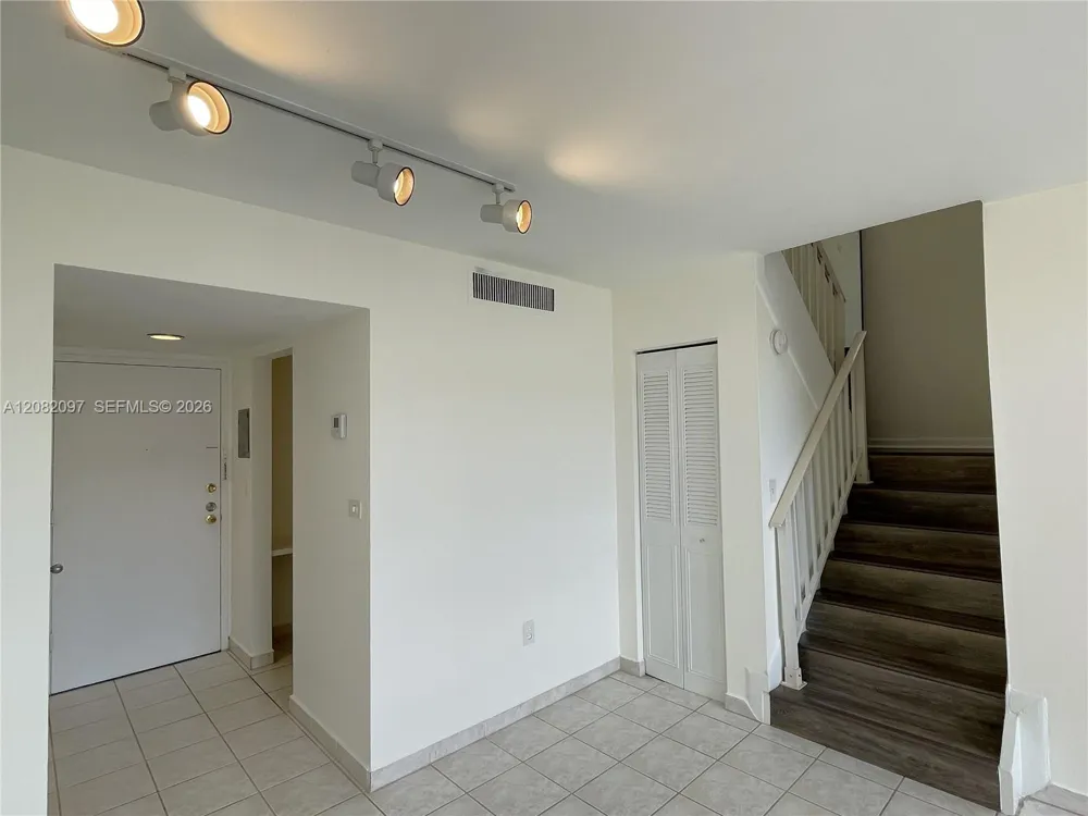 6904 Kendall Dr #F405 Pinecrest, FL 33156