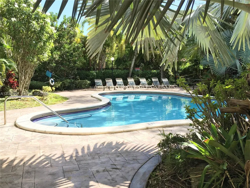 6904 Kendall Dr #F405 Pinecrest, FL 33156