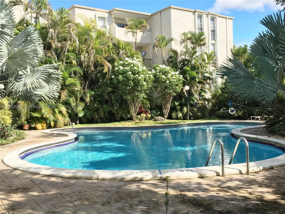 6904 Kendall Dr #F405 Pinecrest, FL 33156
