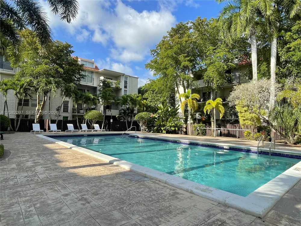 6904 Kendall Dr #F405 Pinecrest, FL 33156