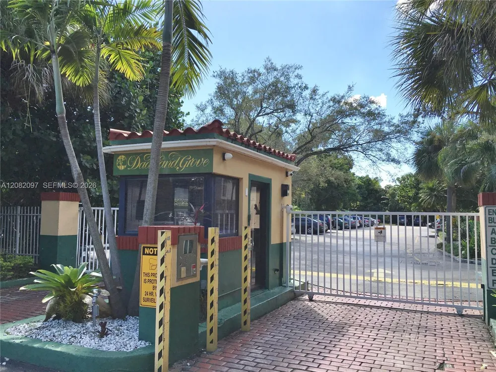 6904 Kendall Dr #F405 Pinecrest, FL 33156