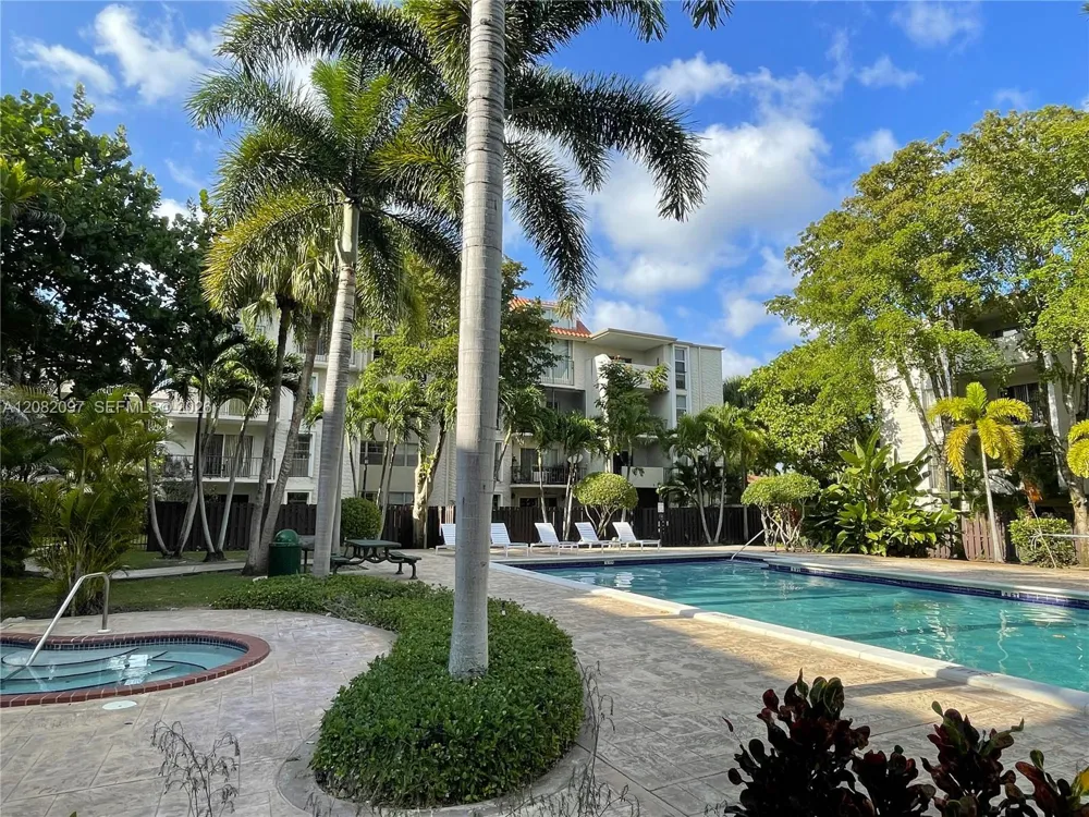 6904 Kendall Dr #F405 Pinecrest, FL 33156