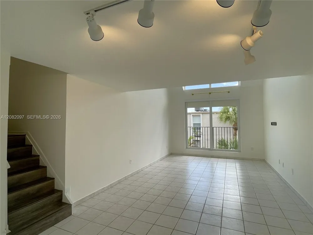 6904 Kendall Dr #F405 Pinecrest, FL 33156