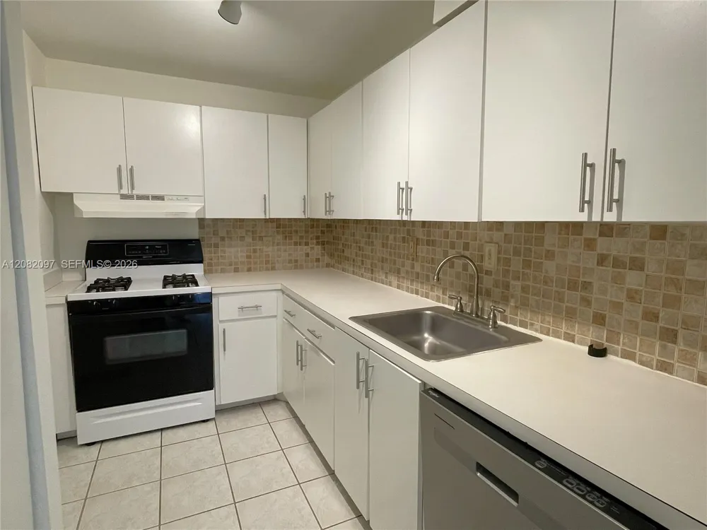 6904 Kendall Dr #F405 Pinecrest, FL 33156