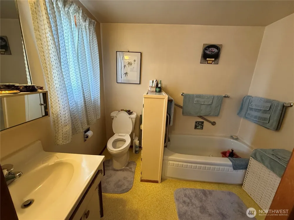 1940 4th Street Bremerton, WA 98337