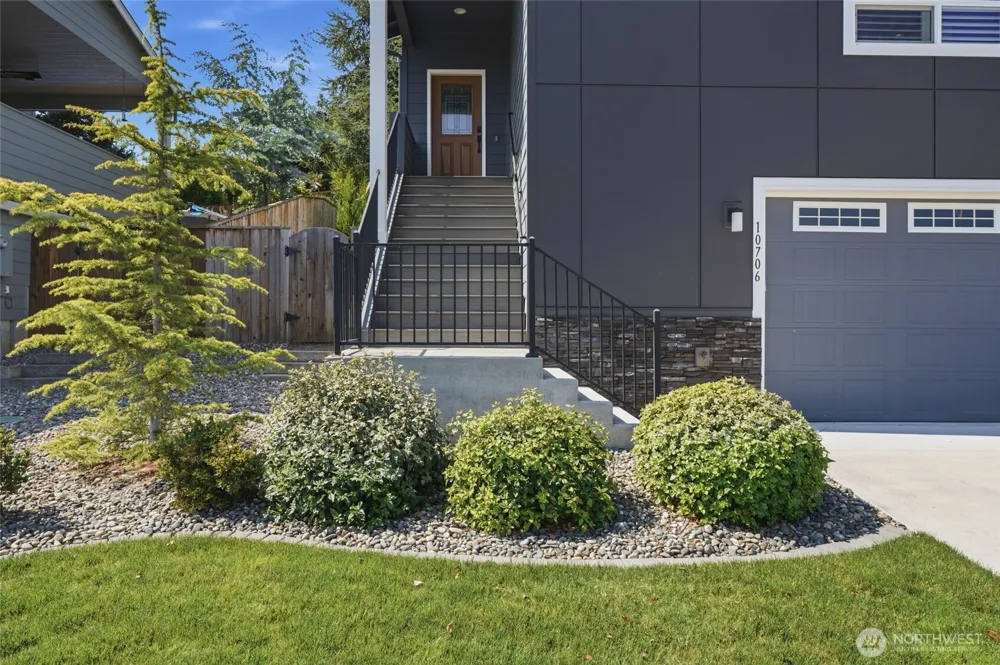 10706 NW 15th Place Vancouver, WA 98685