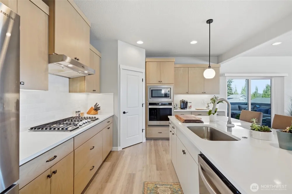 10706 NW 15th Place Vancouver, WA 98685