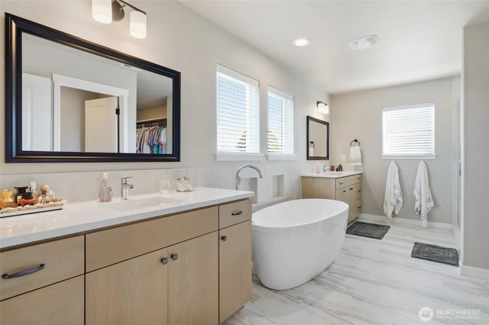 10706 NW 15th Place Vancouver, WA 98685