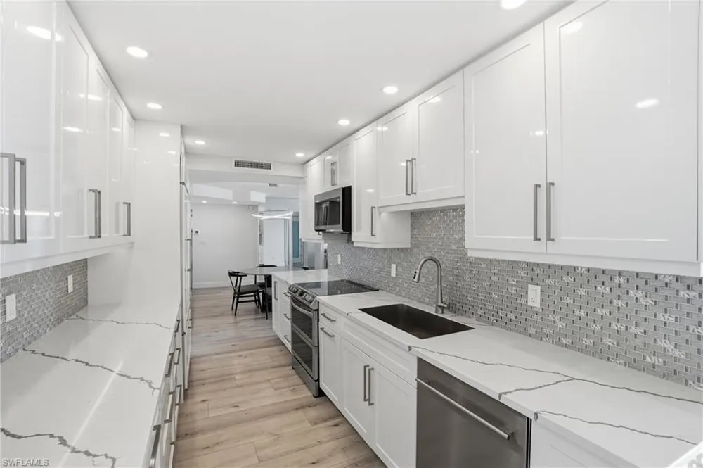 4001 Gulf Shore Boulevard #1407 Naples, FL 34103