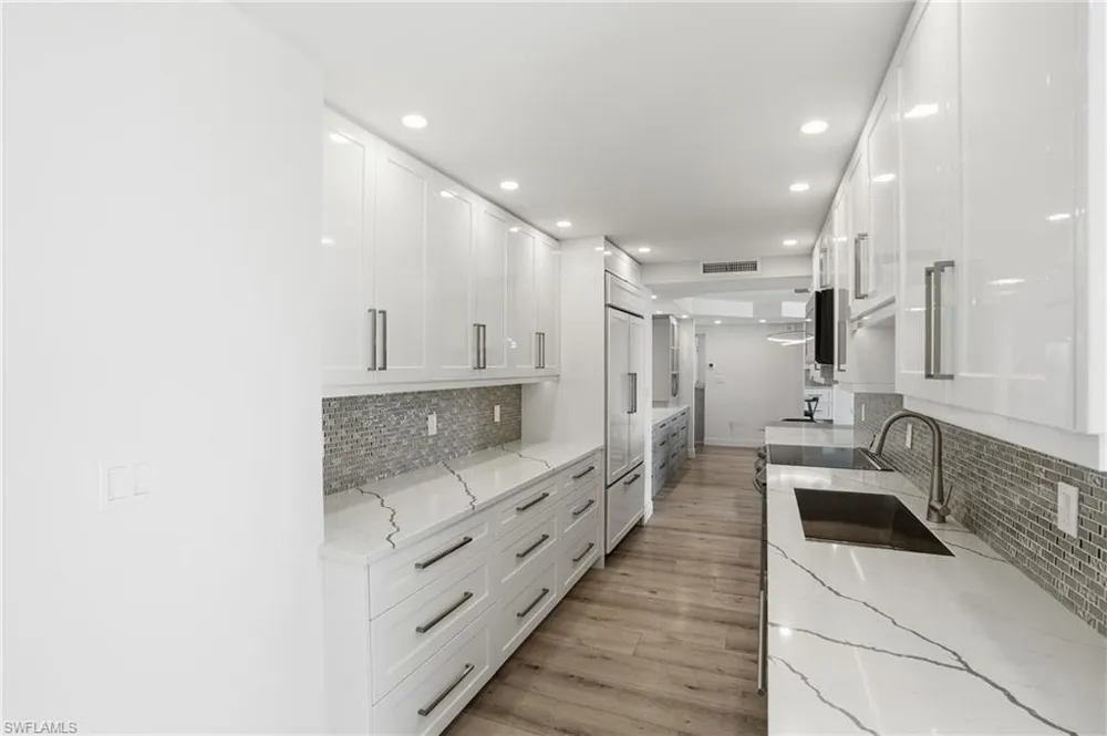 4001 Gulf Shore Boulevard #1407 Naples, FL 34103