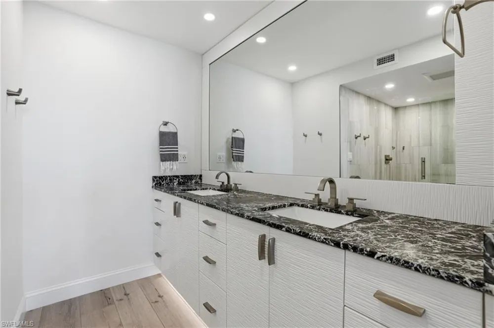4001 Gulf Shore Boulevard #1407 Naples, FL 34103