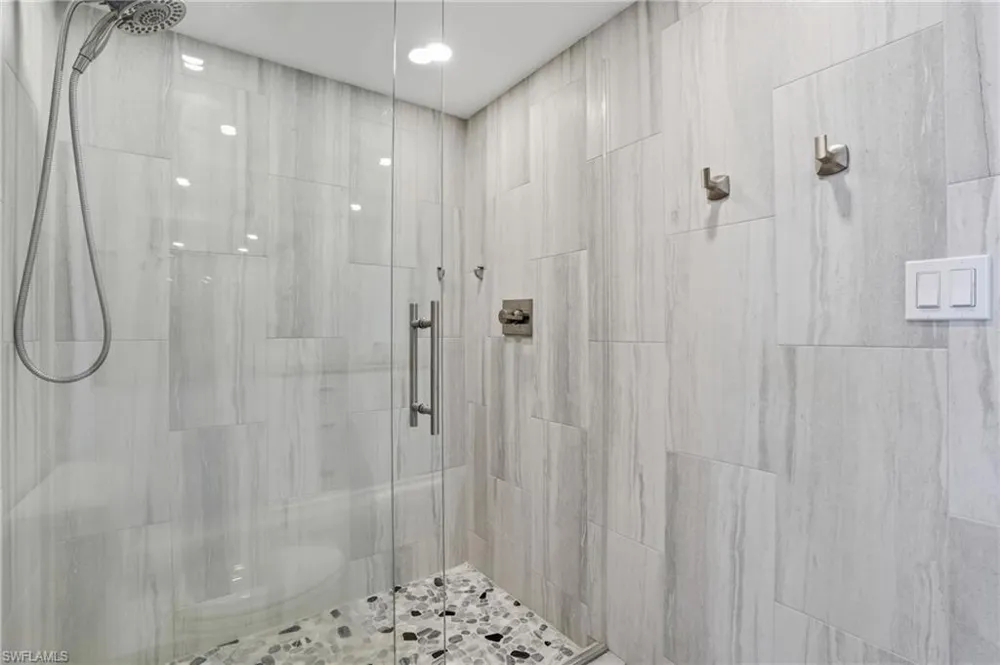 4001 Gulf Shore Boulevard #1407 Naples, FL 34103