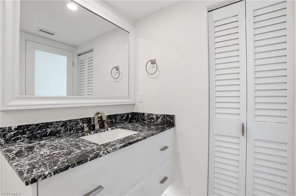 4001 Gulf Shore Boulevard #1407 Naples, FL 34103