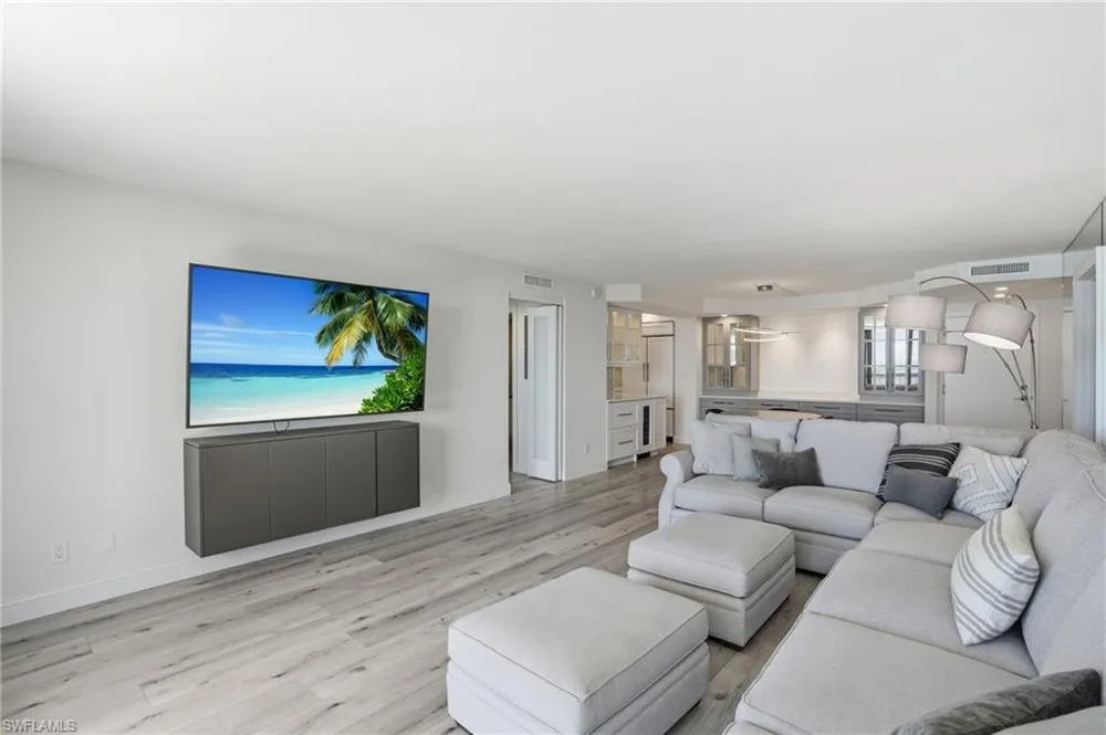 4001 Gulf Shore Boulevard #1407 Naples, FL 34103