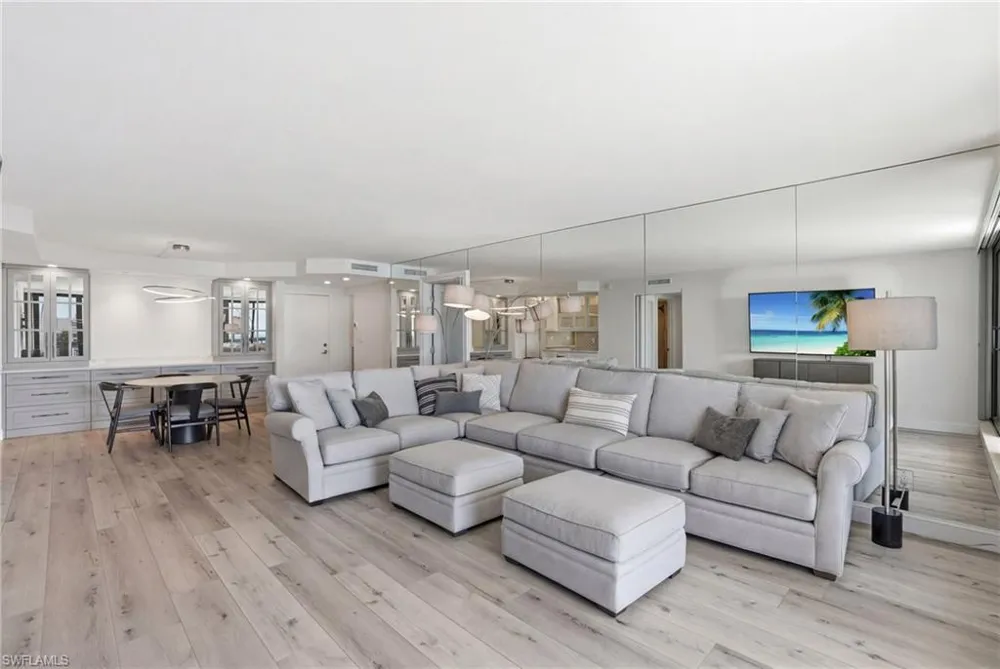 4001 Gulf Shore Boulevard #1407 Naples, FL 34103