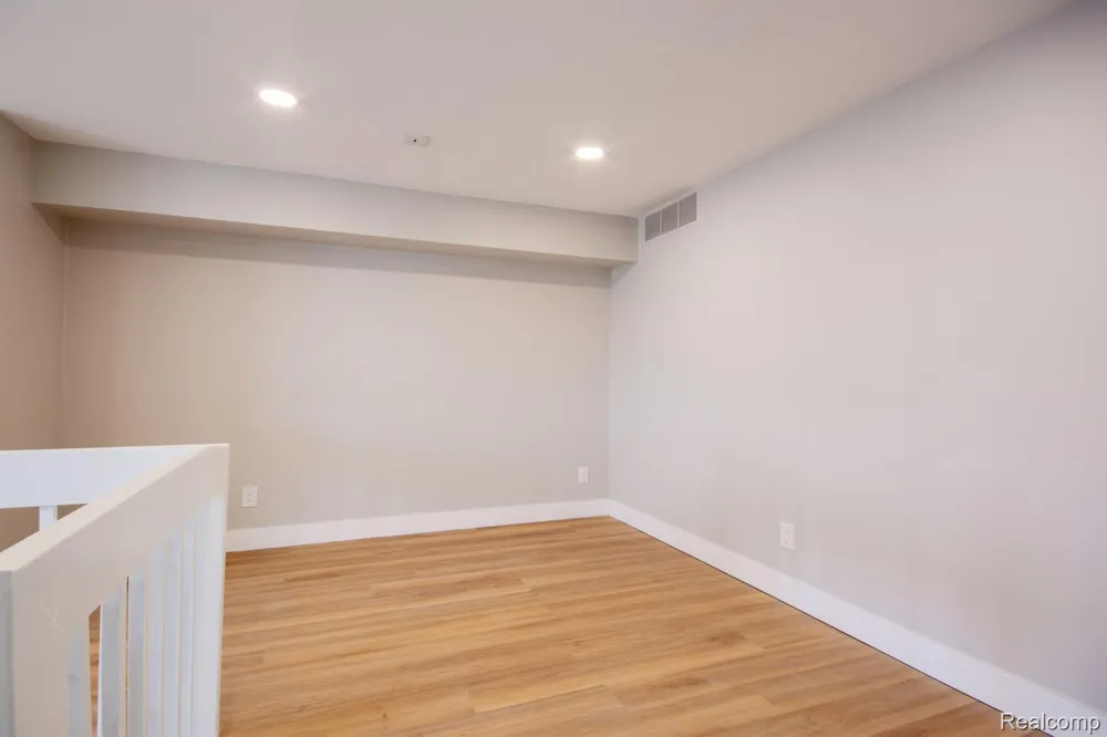 167 W Kenilworth Avenue Royal Oak City, MI 48067