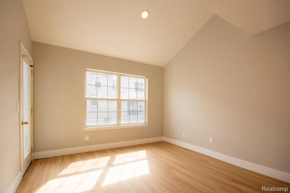 167 W Kenilworth Avenue Royal Oak City, MI 48067