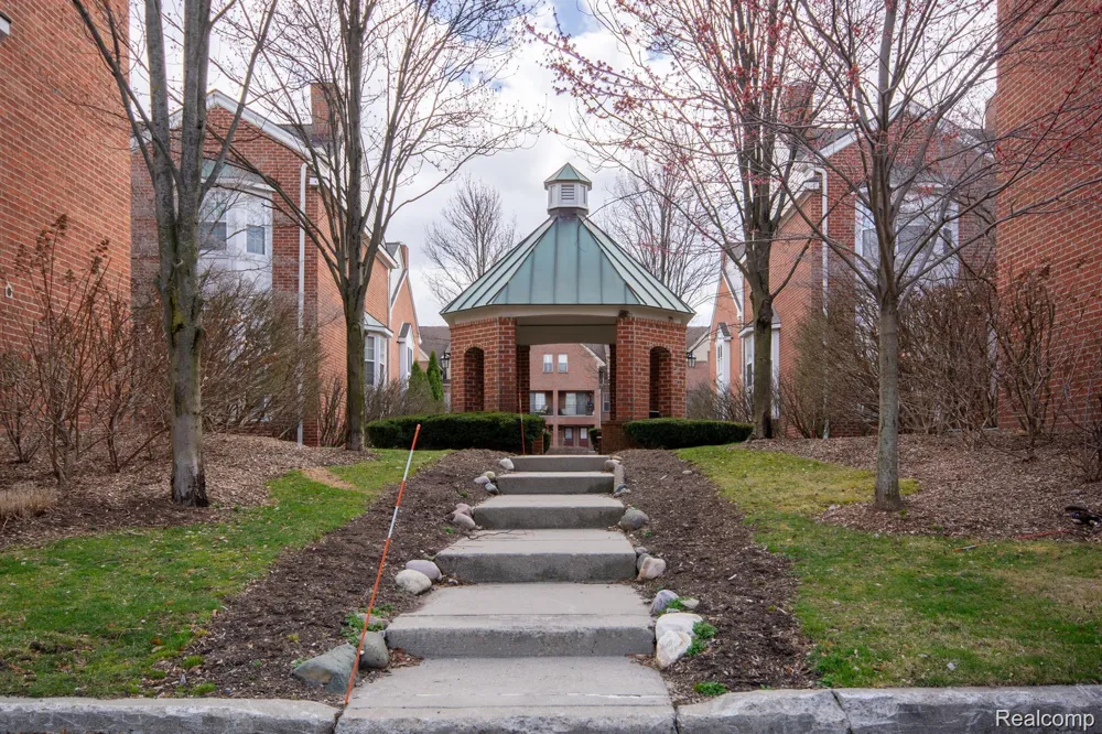 167 W Kenilworth Avenue Royal Oak City, MI 48067