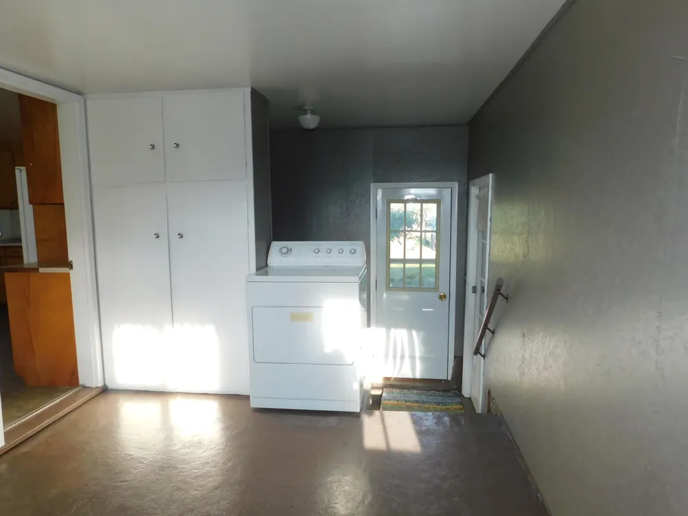 489 S Catalpa Avenue Everett Township, MI 49349