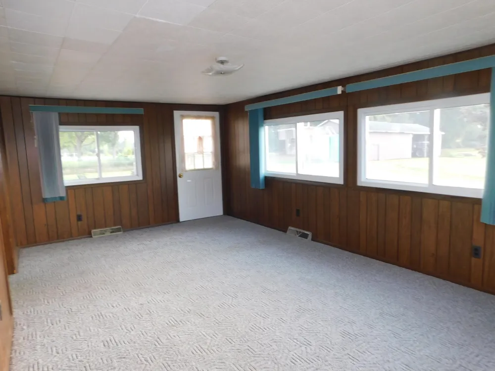 489 S Catalpa Avenue Everett Township, MI 49349