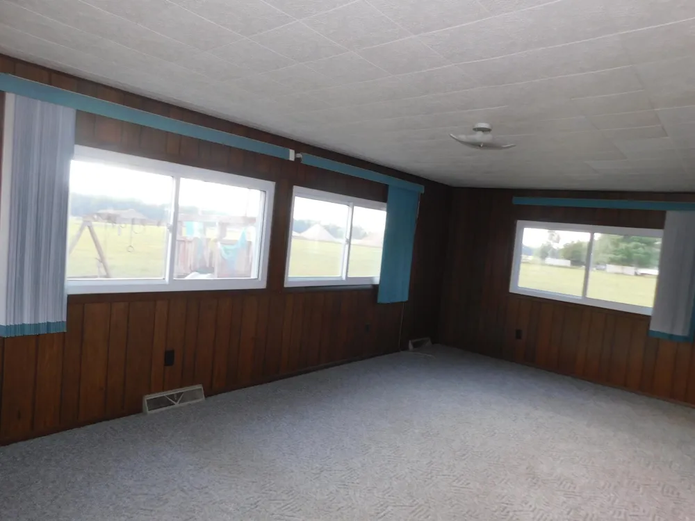 489 S Catalpa Avenue Everett Township, MI 49349