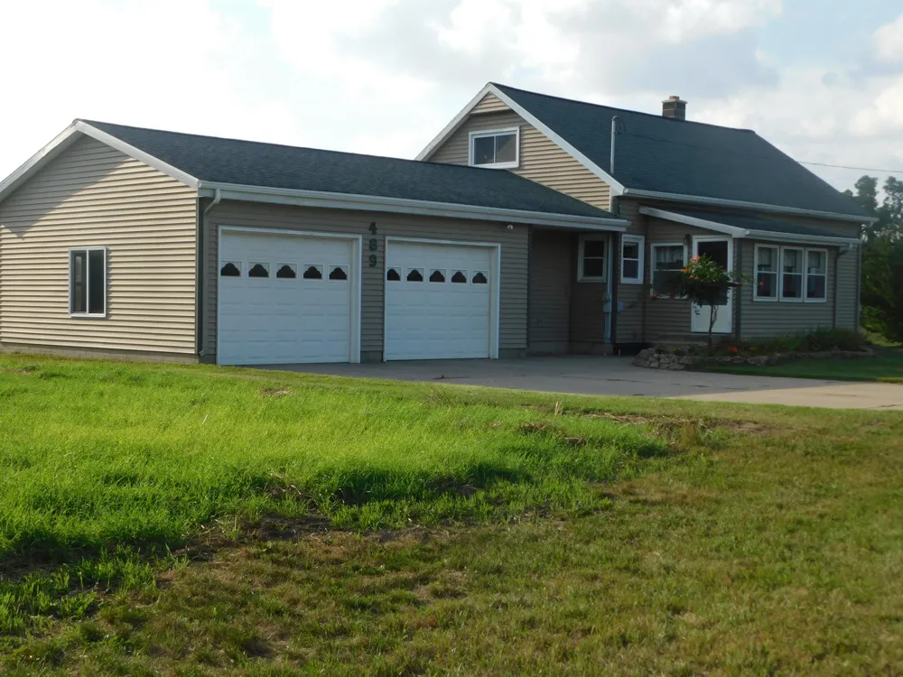489 S Catalpa Avenue Everett Township, MI 49349