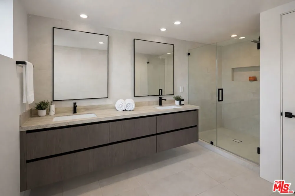 2001 W Bellevue Avenue Los Angeles, CA 90026