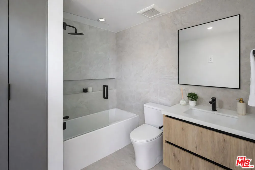 2001 W Bellevue Avenue Los Angeles, CA 90026