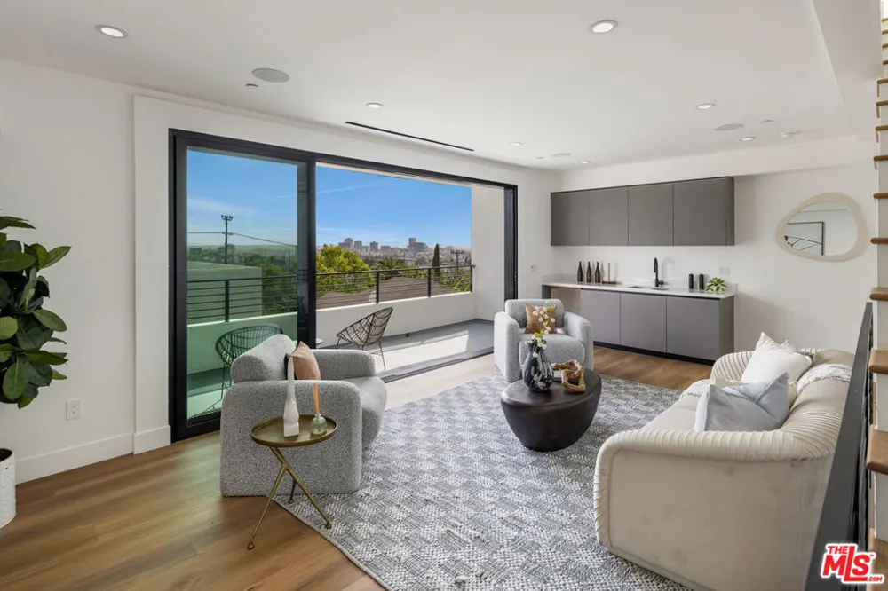 2001 W Bellevue Avenue Los Angeles, CA 90026