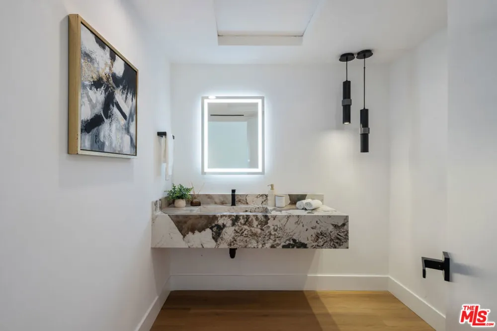 2001 W Bellevue Avenue Los Angeles, CA 90026