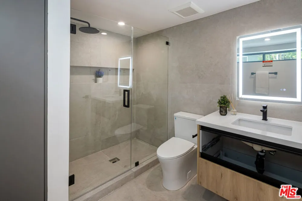 2001 W Bellevue Avenue Los Angeles, CA 90026