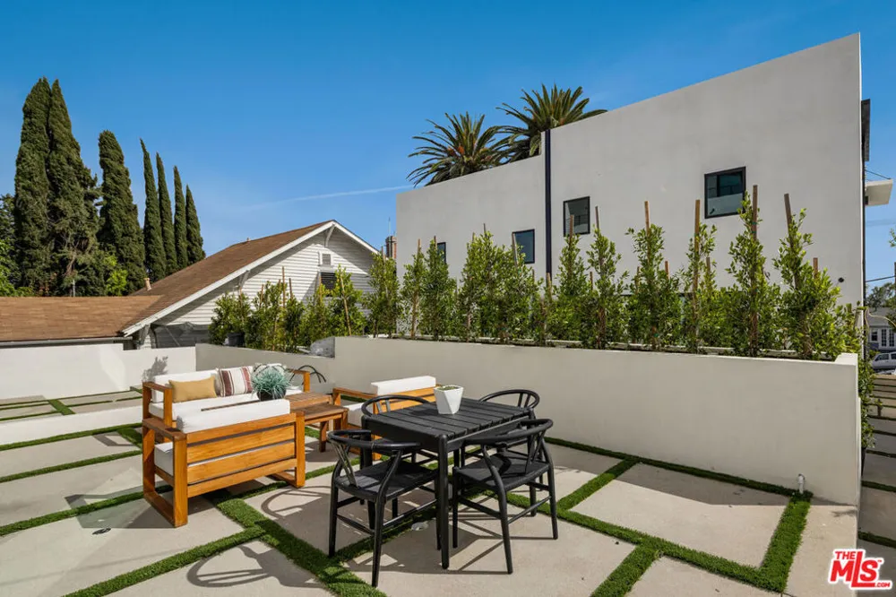 2001 W Bellevue Avenue Los Angeles, CA 90026