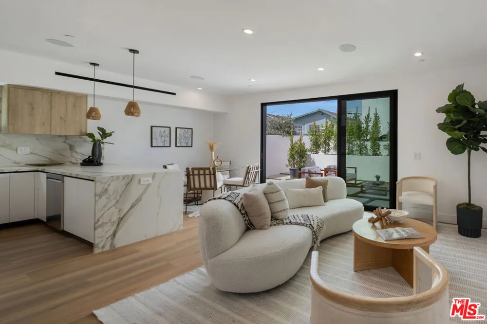 2001 W Bellevue Avenue Los Angeles, CA 90026