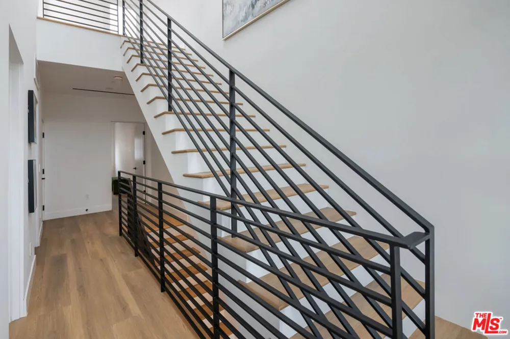 2001 W Bellevue Avenue Los Angeles, CA 90026