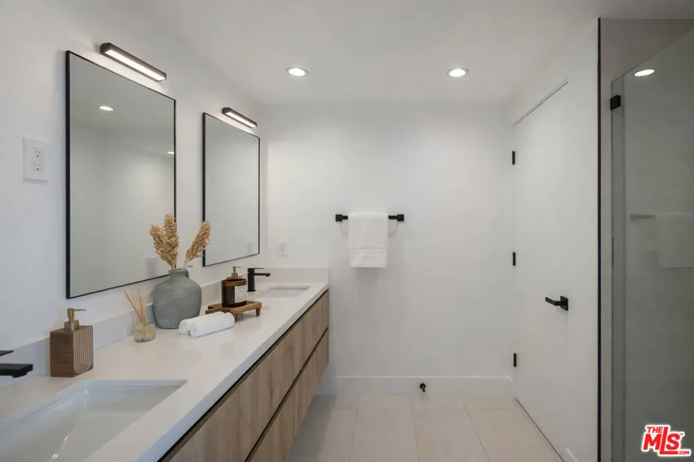 2001 W Bellevue Avenue Los Angeles, CA 90026