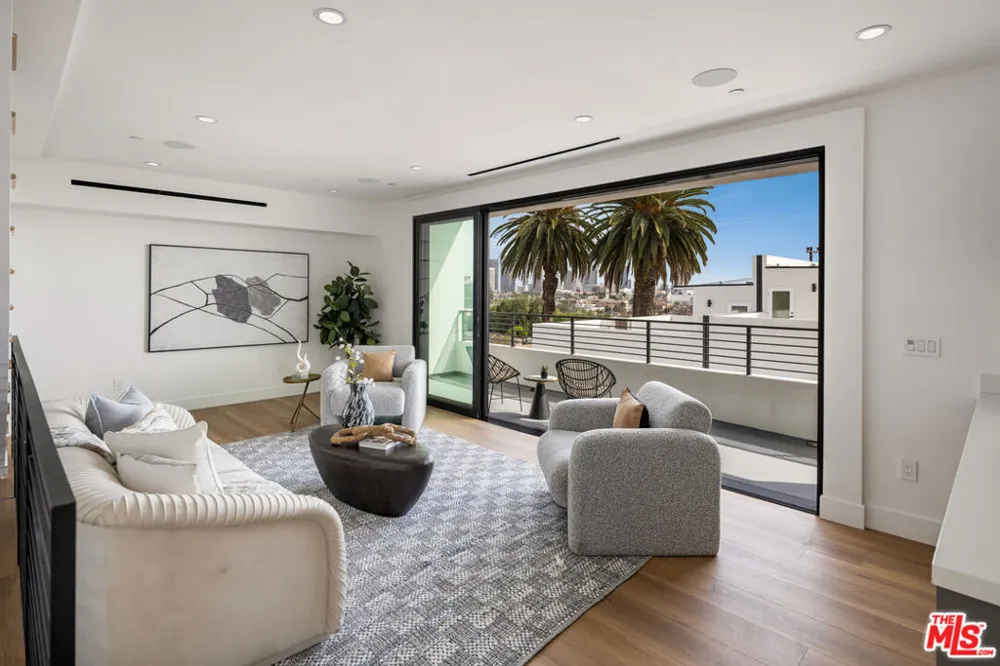 2001 W Bellevue Avenue Los Angeles, CA 90026
