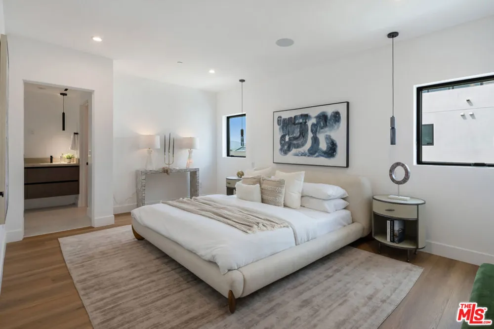 2001 W Bellevue Avenue Los Angeles, CA 90026